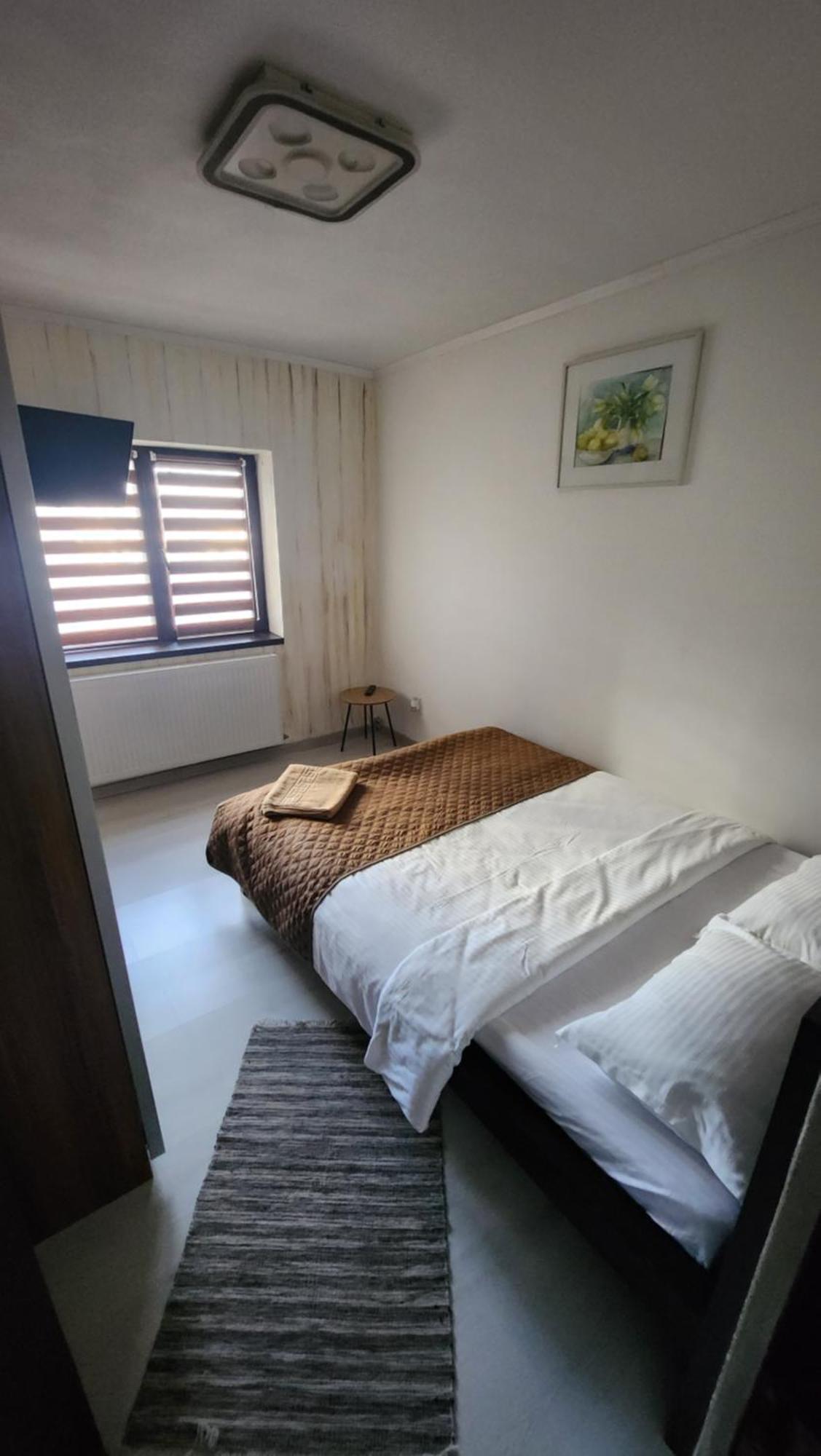 Guest House Târgu Jiu Extérieur photo